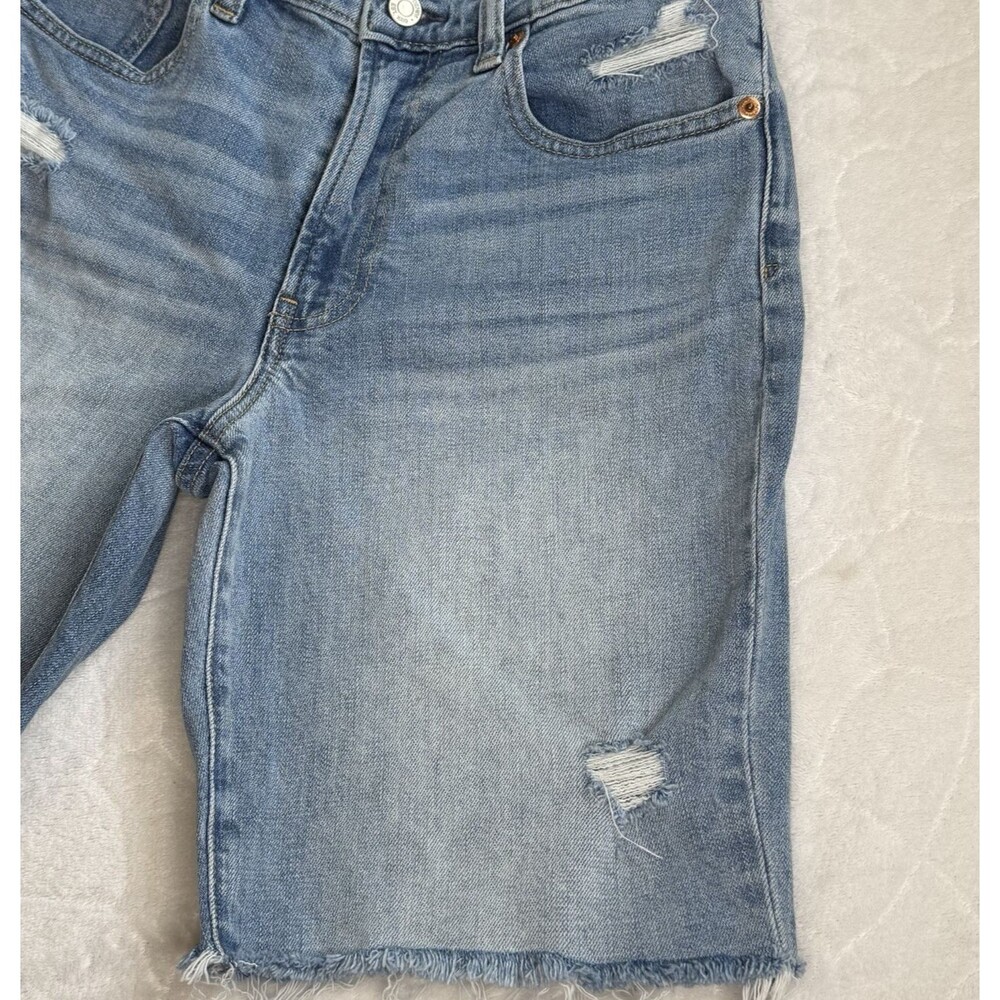 GAP 9" High Rise Bermuda Denim Jean Shorts Distressed Rips Women's Size 26/2R - Picture 5 of 14